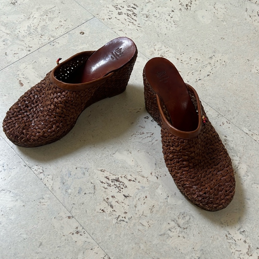 Henry Cuir woven leather clogs